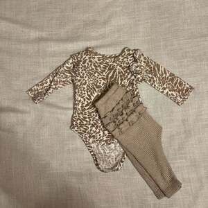 Jessica Simpson Baby Girls 2-Piece Leopard Print Ruffle Bodysuit Ribbed Legging